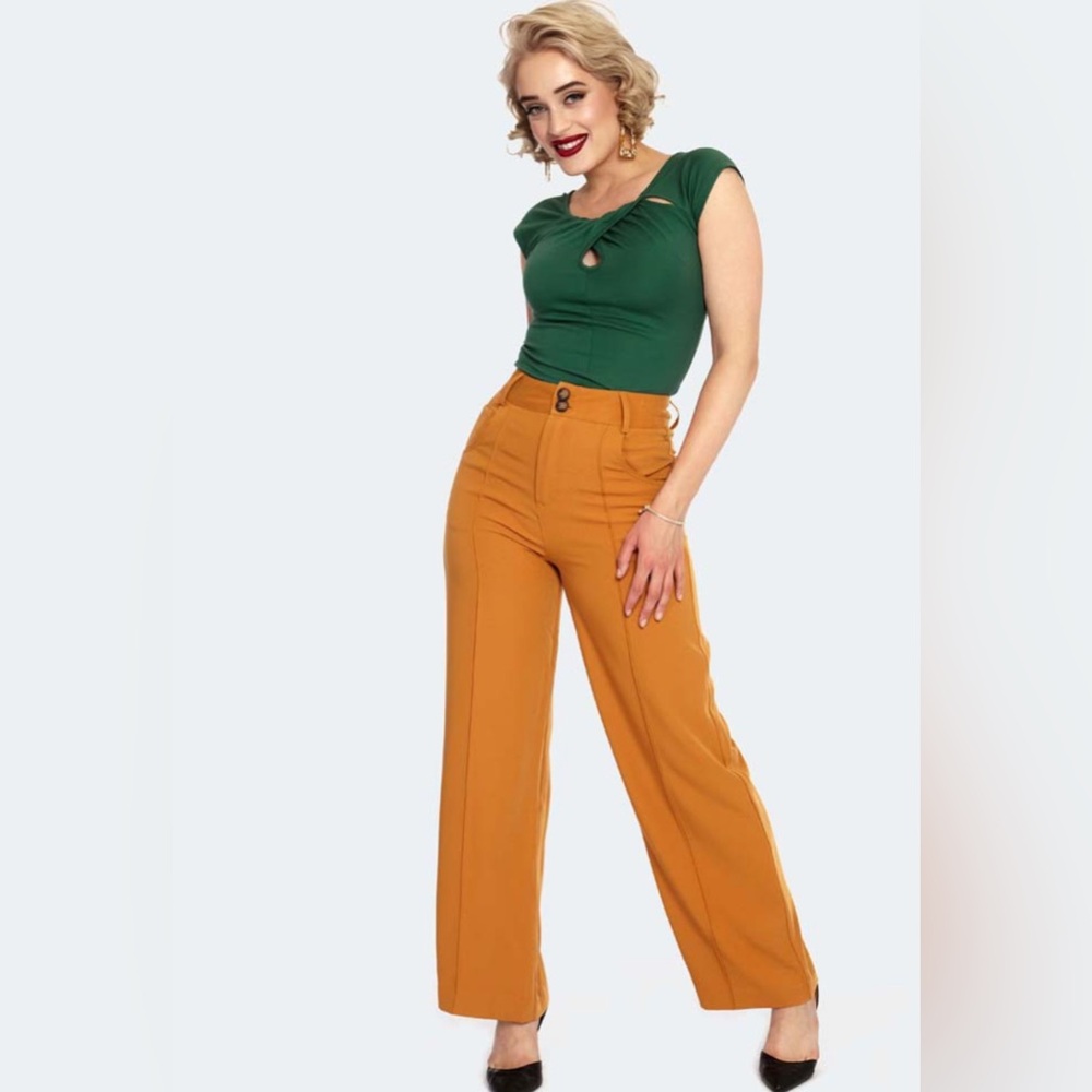 Voodoo Vixen Kira Keyhole Top